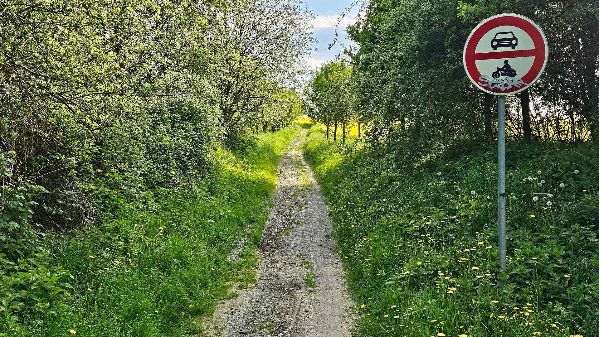 Cesta od altánu do Všechrom
